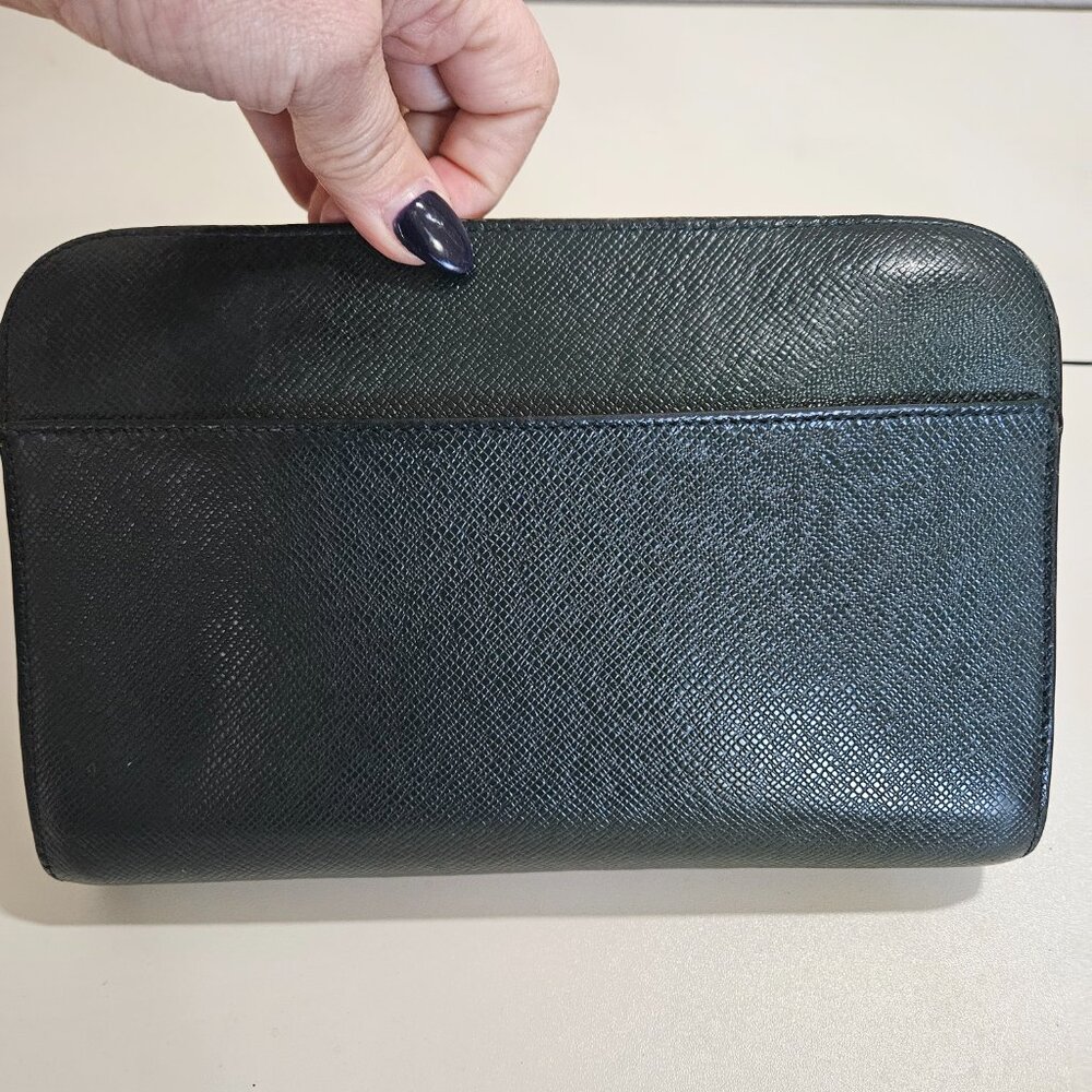 Louis Vitton Taiga Orsa Clutch/Wristlet - Green